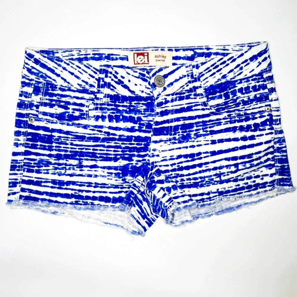 l.e.i. Shorts - Picture 1 of 3